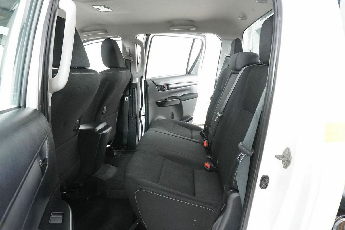 2020 Toyota Hilux SR (4x4) GUN126R Facelift 4X4