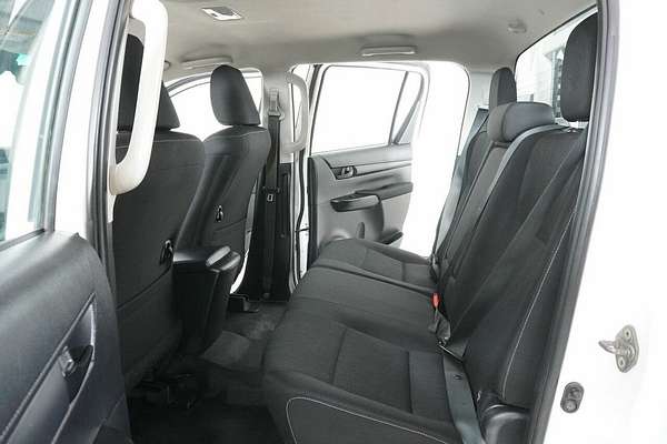 2020 Toyota Hilux SR (4x4) GUN126R Facelift 4X4