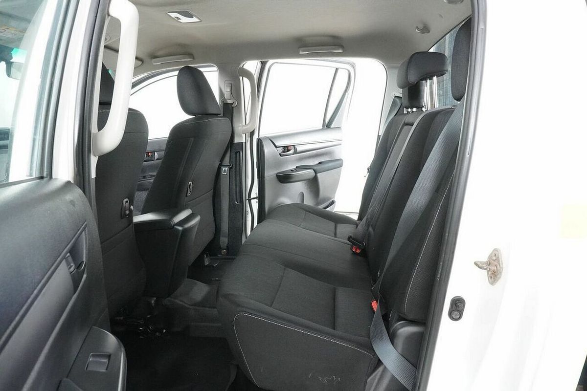 2020 Toyota Hilux SR (4x4) GUN126R Facelift 4X4