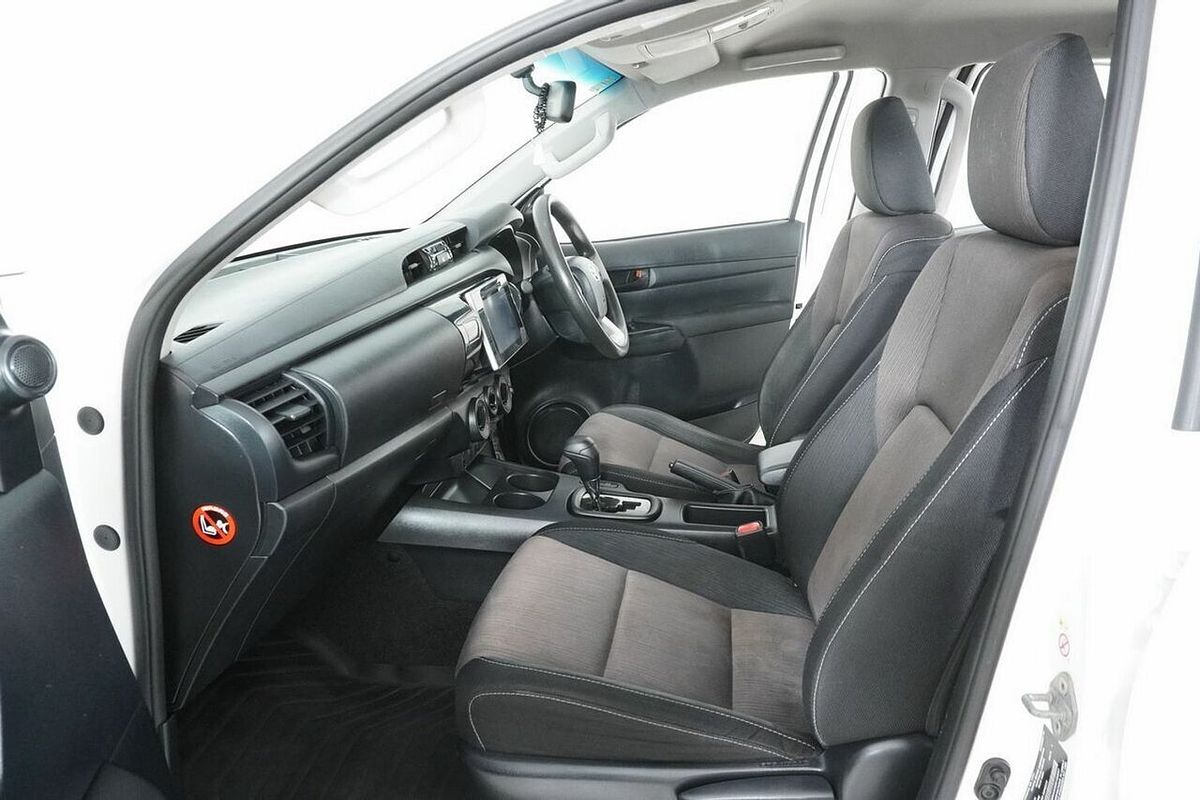 2016 Toyota Hilux SR (4x4) GUN126R 4X4