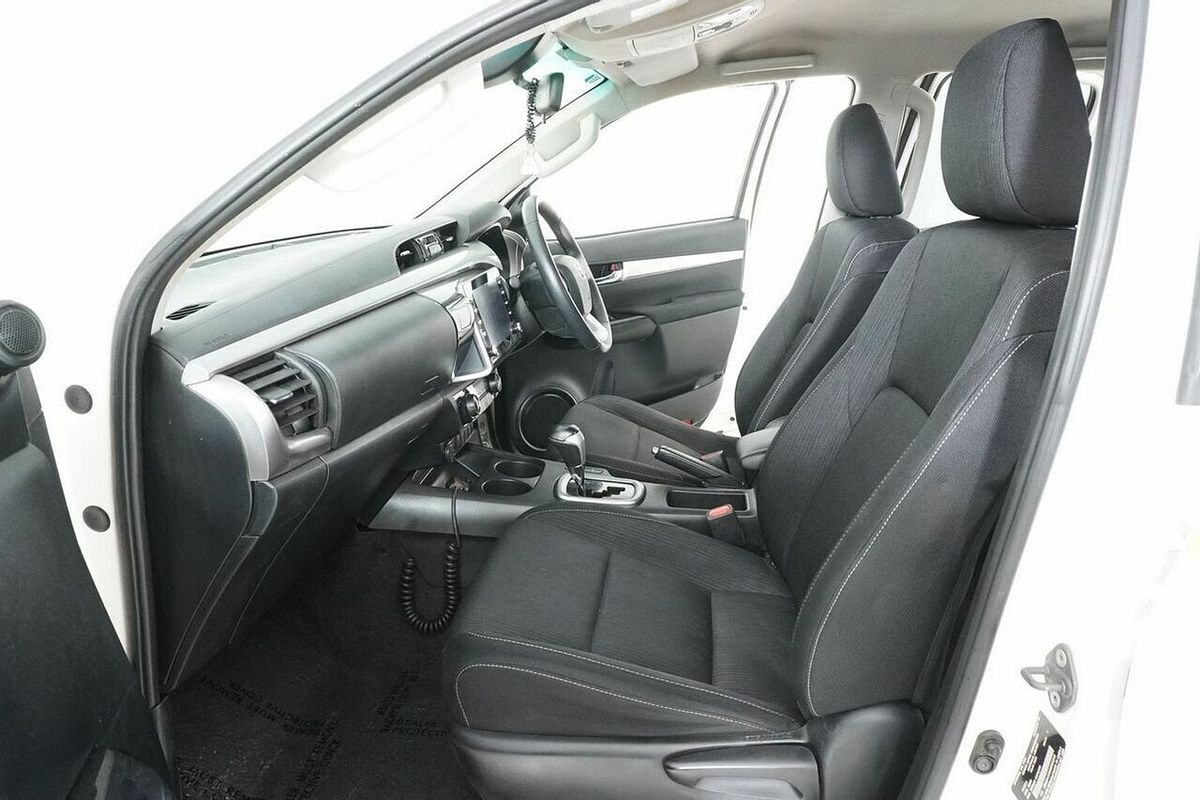 2021 Toyota Hilux SR5 (4x4) GUN126R Facelift 4X4