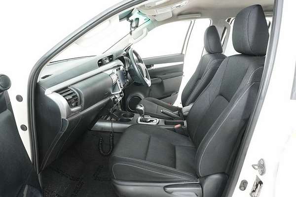 2021 Toyota Hilux SR5 (4x4) GUN126R Facelift 4X4