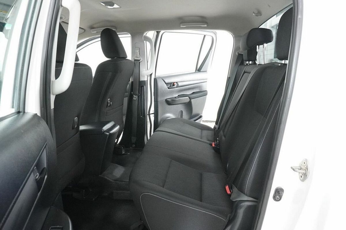 2020 Toyota Hilux SR (4x4) GUN126R Facelift 4X4
