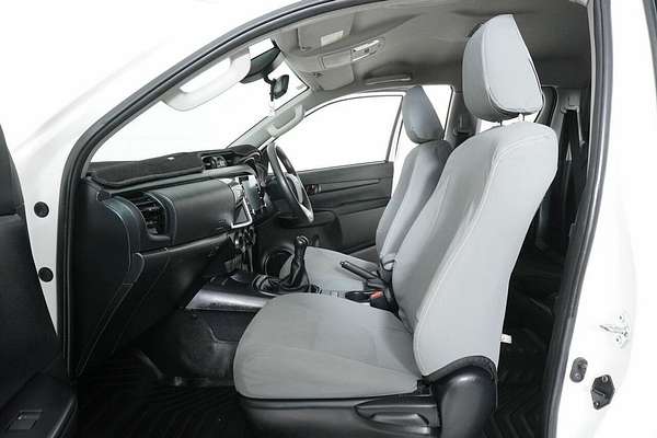 2021 Toyota Hilux SR (4x4) GUN126R Facelift 4X4