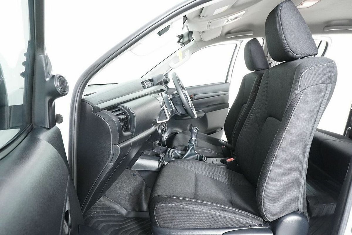 2021 Toyota Hilux SR (4x4) GUN126R Facelift 4X4