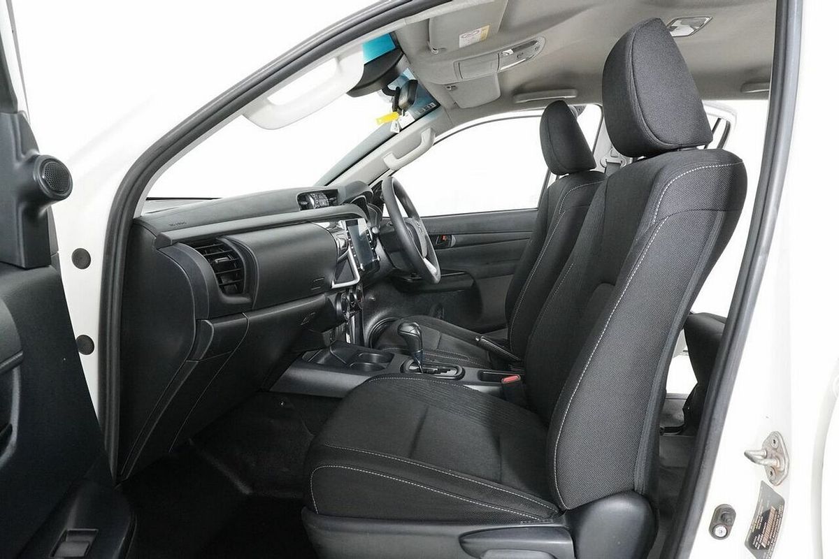 2020 Toyota Hilux SR (4x4) GUN126R Facelift 4X4