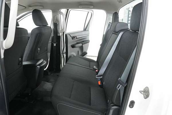 2020 Toyota Hilux SR (4x4) GUN126R Facelift 4X4
