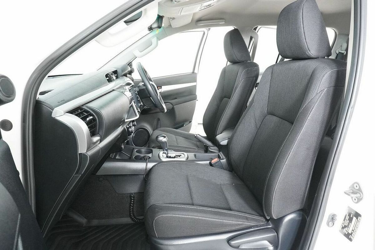 2021 Toyota Hilux SR5 (4x4) GUN126R Facelift 4X4