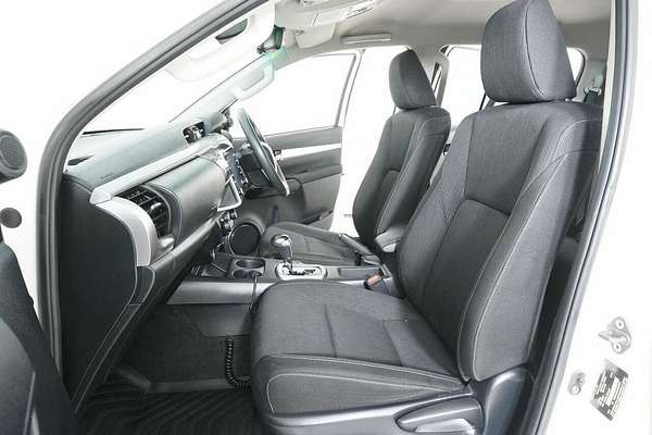 2021 Toyota Hilux SR5 (4x4) GUN126R Facelift 4X4