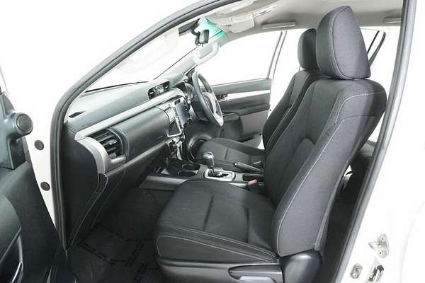 2021 Toyota Hilux SR5 (4x4) GUN126R Facelift 4X4