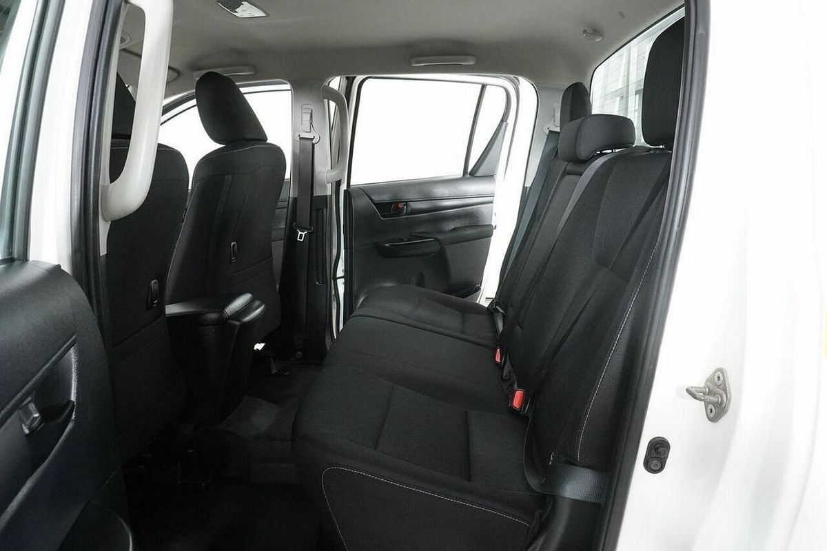 2021 Toyota Hilux SR (4x4) GUN126R Facelift 4X4