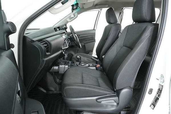 2024 Toyota Hilux SR (4x4) GUN126R 4X4