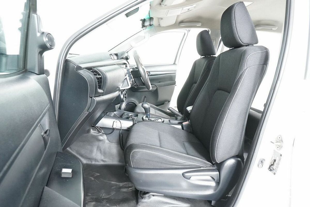 2021 Toyota Hilux SR (4x4) GUN126R Facelift 4X4