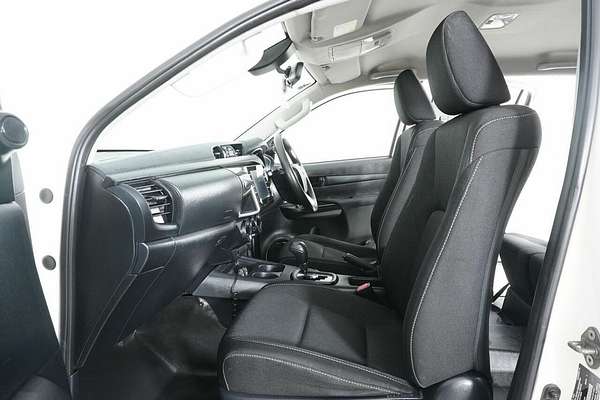 2020 Toyota Hilux SR (4x4) GUN126R Facelift 4X4