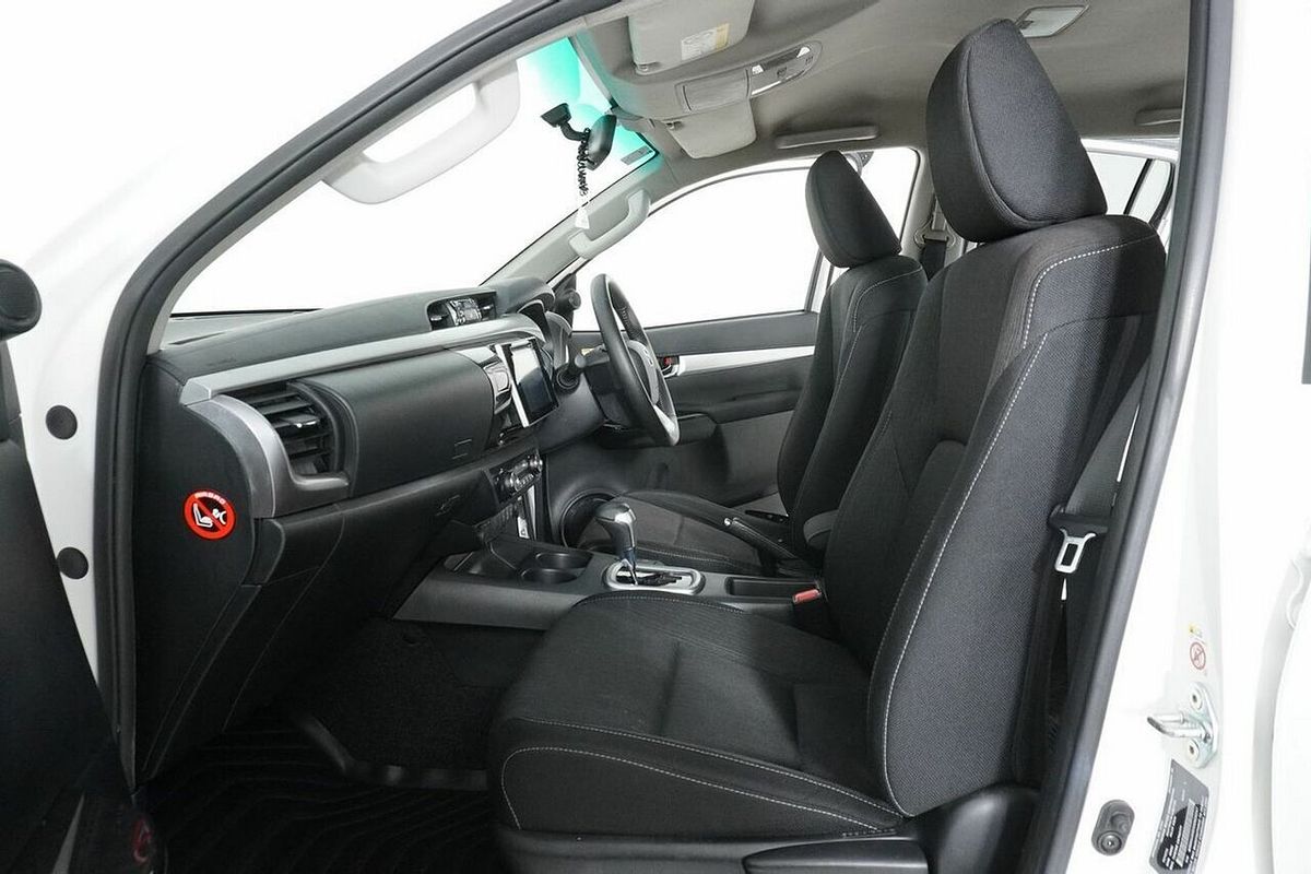 2017 Toyota Hilux SR5 (4x4) GGN125R 4X4