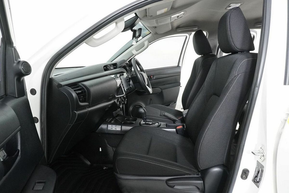 2021 Toyota Hilux SR (4x4) GUN126R Facelift 4X4