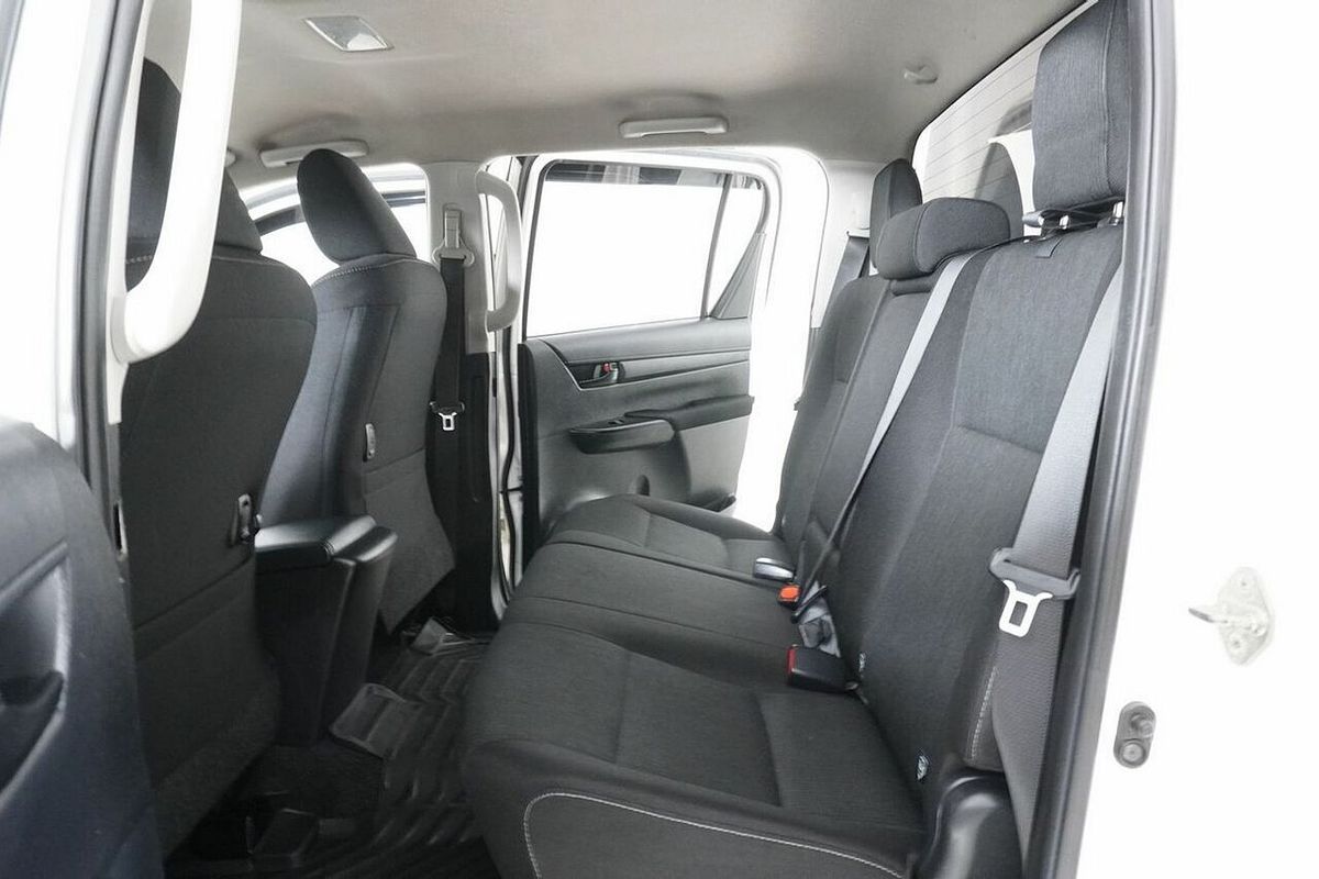 2016 Toyota Hilux SR (4x4) GUN126R 4X4