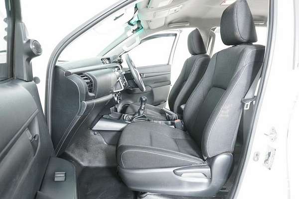 2020 Toyota Hilux SR (4x4) GUN126R Facelift 4X4
