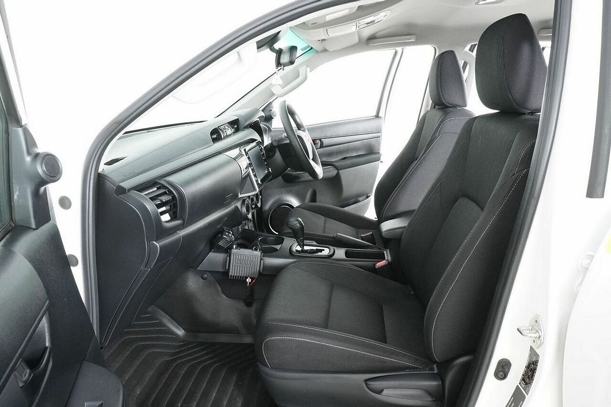 2024 Toyota Hilux SR (4x4) GUN126R 4X4