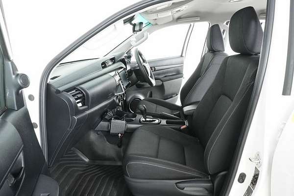 2024 Toyota Hilux SR (4x4) GUN126R 4X4