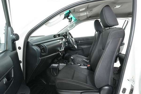 2024 Toyota Hilux SR (4x4) GUN126R 4X4