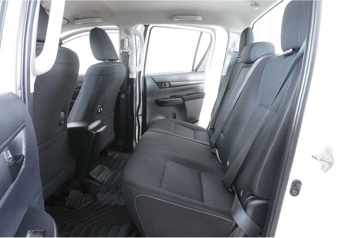 2020 Toyota Hilux SR (4x4) GUN126R Facelift 4X4