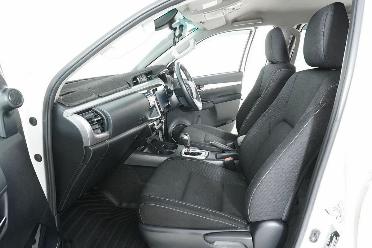 2021 Toyota Hilux SR5 (4x4) GUN126R Facelift 4X4