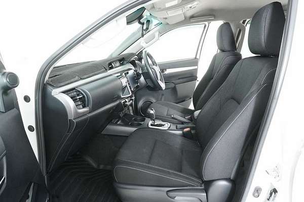 2021 Toyota Hilux SR5 (4x4) GUN126R Facelift 4X4
