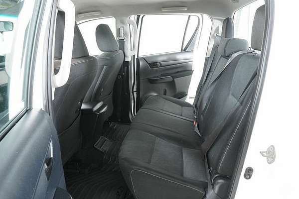 2016 Toyota Hilux SR (4x4) GUN126R 4X4