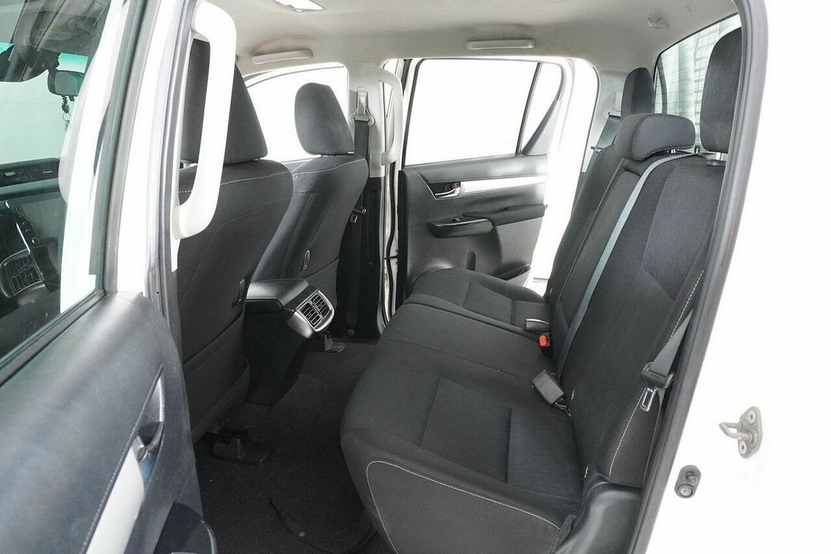 2021 Toyota Hilux SR5 (4x4) GUN126R Facelift 4X4
