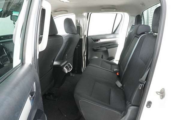 2021 Toyota Hilux SR5 (4x4) GUN126R Facelift 4X4