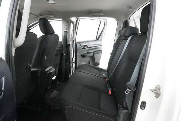2020 Toyota Hilux SR (4x4) GUN126R Facelift 4X4