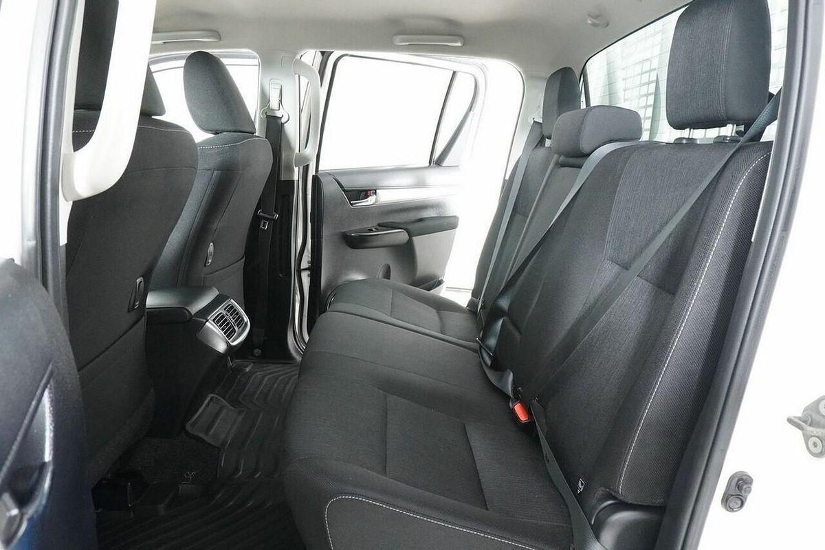2021 Toyota Hilux SR5 (4x4) GUN126R Facelift 4X4