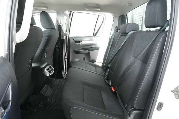 2021 Toyota Hilux SR5 (4x4) GUN126R Facelift 4X4