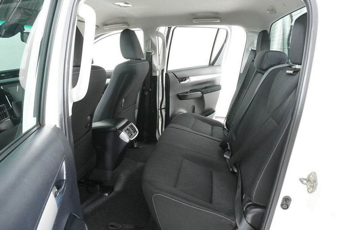 2021 Toyota Hilux SR5 (4x4) GUN126R Facelift 4X4