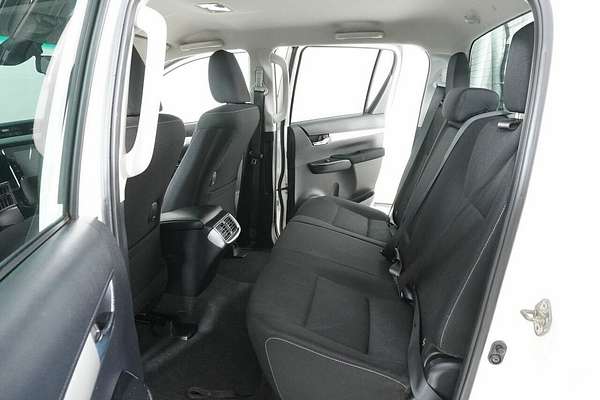 2021 Toyota Hilux SR5 (4x4) GUN126R Facelift 4X4