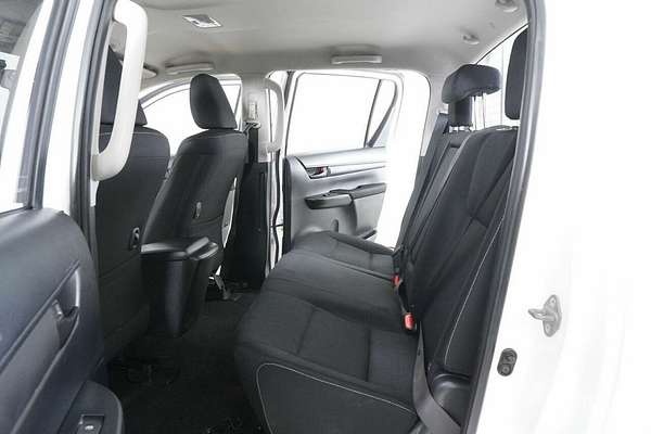 2015 Toyota Hilux SR (4x4) GUN126R 4X4