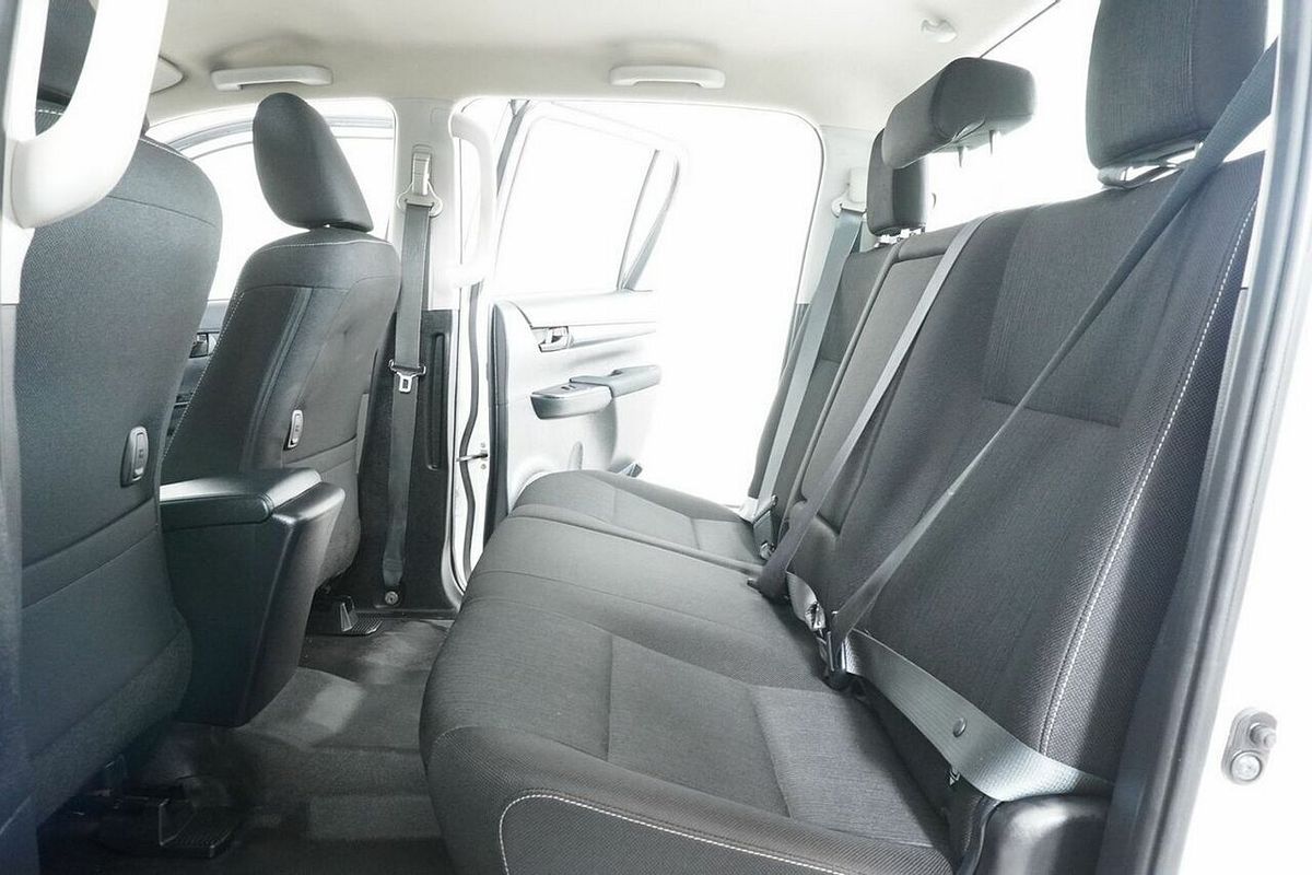 2021 Toyota Hilux SR (4x4) GUN126R Facelift 4X4