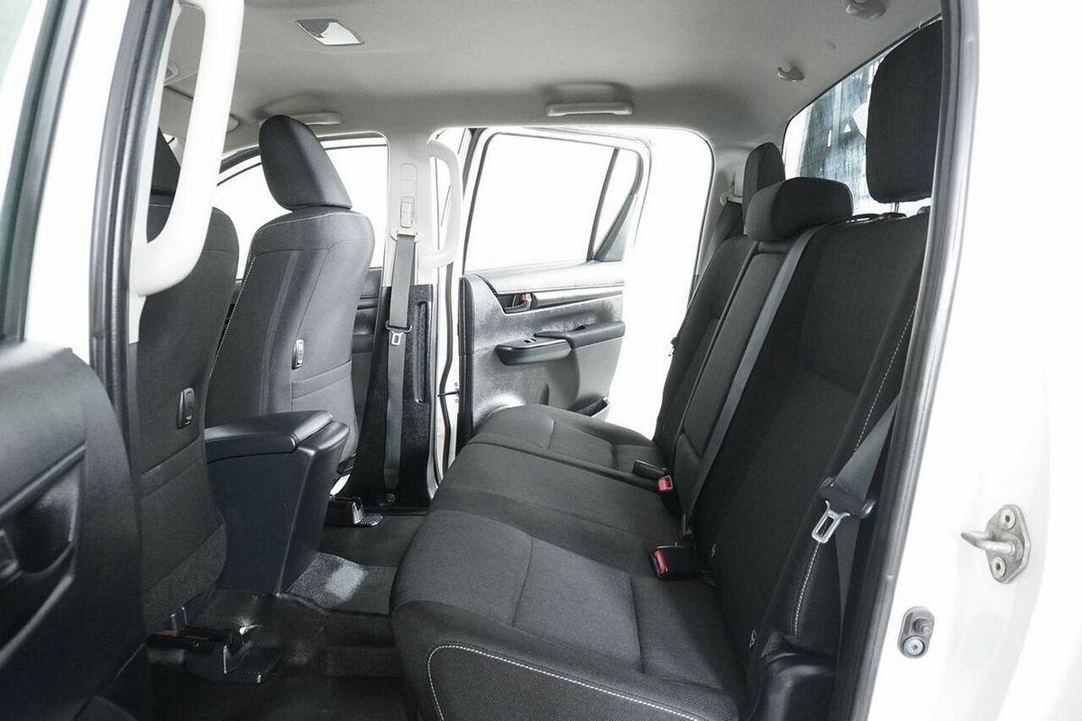 2020 Toyota Hilux SR (4x4) GUN126R Facelift 4X4