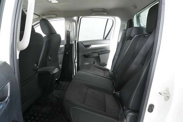 2017 Toyota Hilux SR5 (4x4) GGN125R 4X4