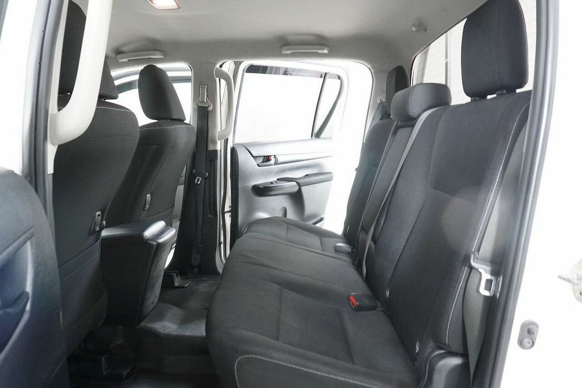 2020 Toyota Hilux SR (4x4) GUN126R Facelift 4X4