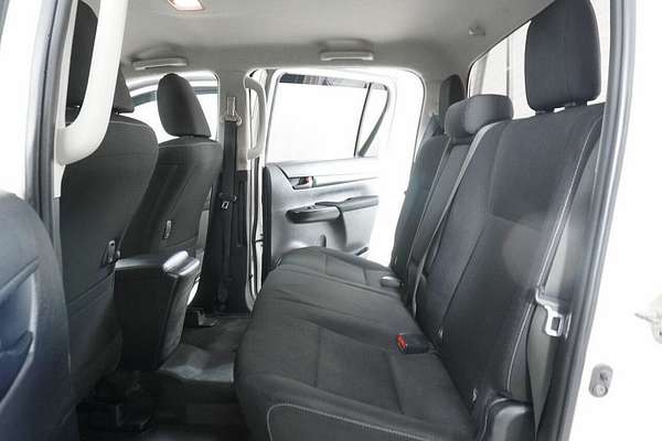 2020 Toyota Hilux SR (4x4) GUN126R Facelift 4X4
