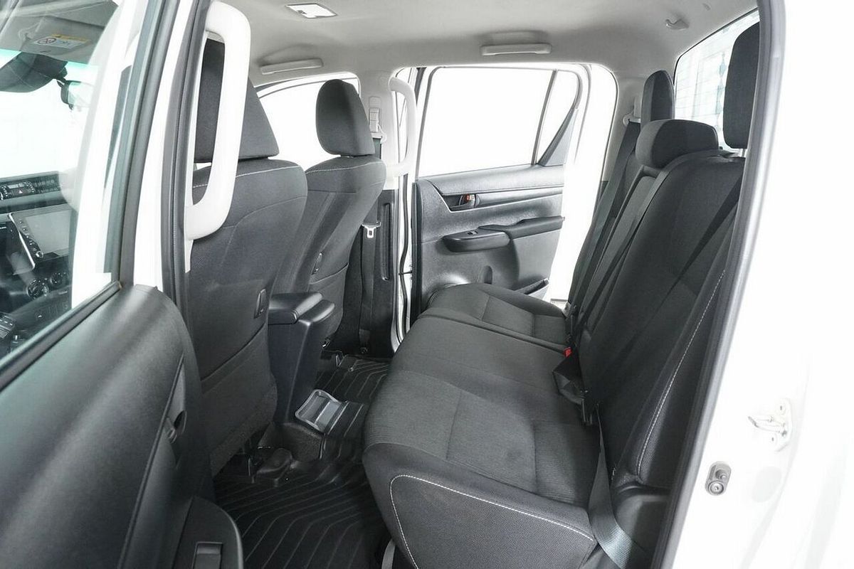 2024 Toyota Hilux SR (4x4) GUN126R 4X4