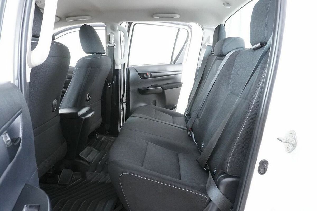 2020 Toyota Hilux SR (4x4) GUN126R Facelift 4X4