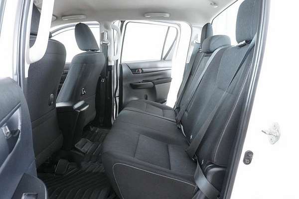 2020 Toyota Hilux SR (4x4) GUN126R Facelift 4X4