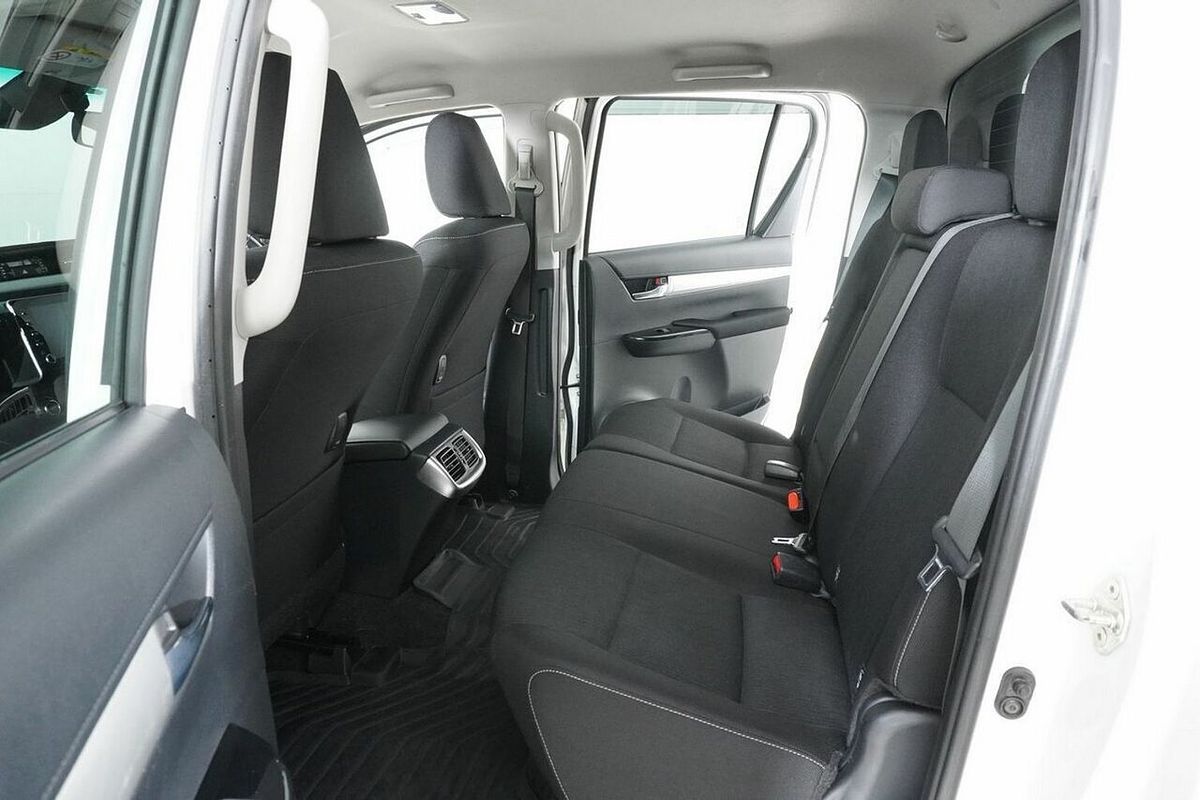 2021 Toyota Hilux SR5 (4x4) GUN126R Facelift 4X4