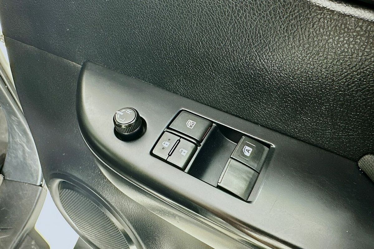 2019 Toyota Hilux SR (4x4) GUN126R MY19 4X4