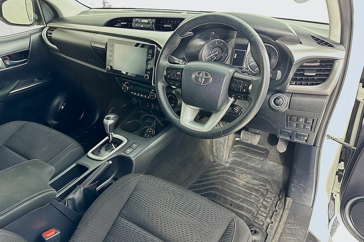 2021 Toyota Hilux SR5 (4x4) GUN126R Facelift 4X4