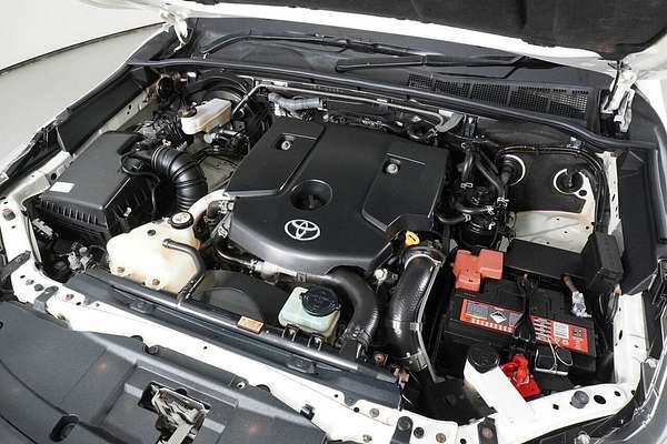 2021 Toyota Hilux SR5 (4x4) GUN126R Facelift 4X4