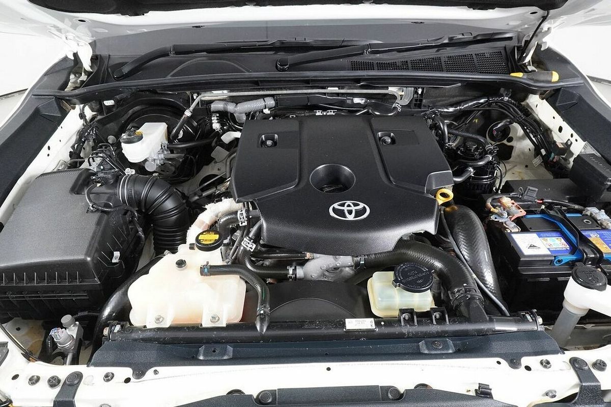2015 Toyota Hilux SR (4x4) GUN126R 4X4